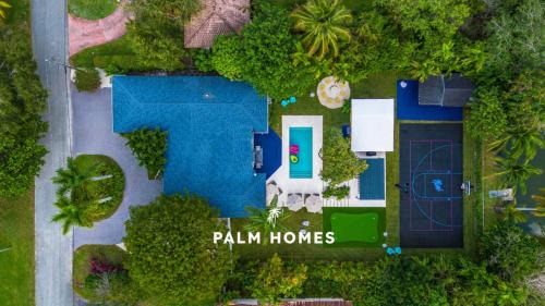 Stunning 8 bedroom Villa with Pool Basketball Pickleball BBQ Mini-golf and more