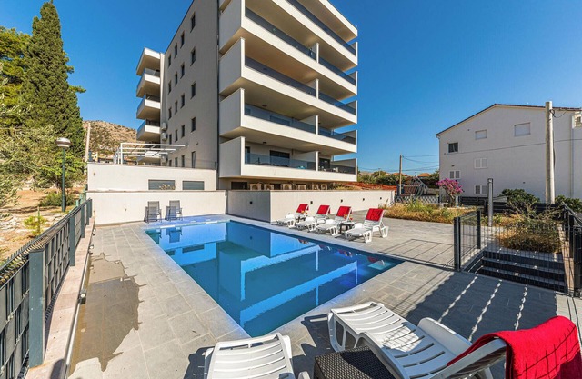 Stunning apartment in Seget Donji