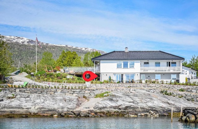 Stunning apartment in Strandebarm with 2 Bedrooms and WiFi