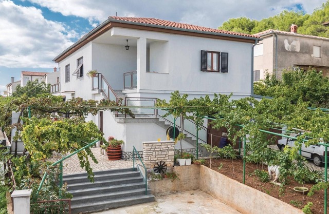 Stunning apartment in Pula with WiFi