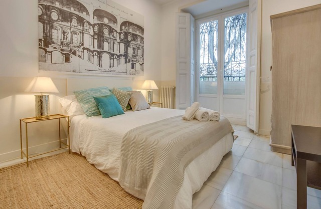 Stunning Apt in front of the Royal Palace