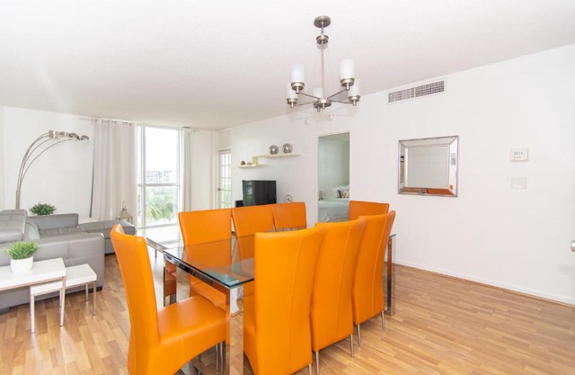 Stunning Beach Apartment by Miami Te Espera - Hollywood Beach 7W