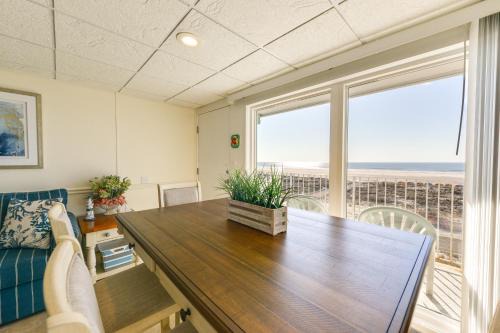 Stunning Beachfront Condo with Panoramic Ocean View