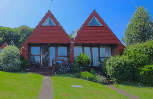 Stunning clifftop chalet set in a small, friendly holiday park