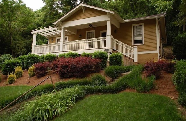 Stunning contemporary North Shore Bungalow with hot tub. Steps to everything.