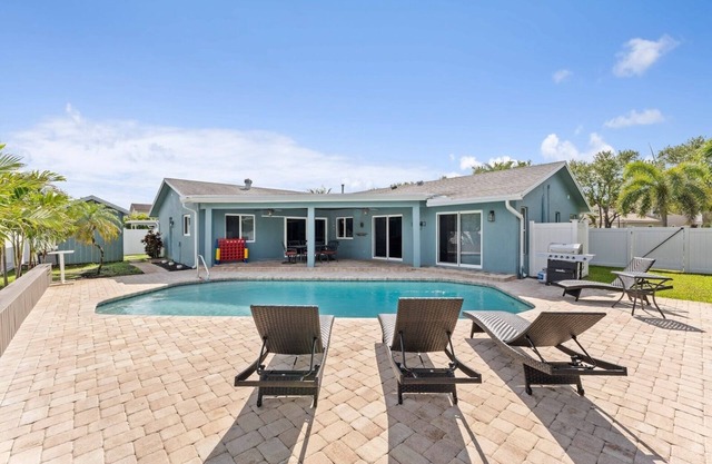 Stunning Delray Villa With Heated and Cooled Pool, Near Golf Courses and Beach.