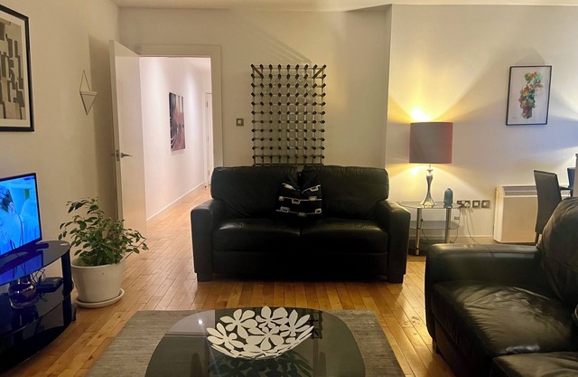 Stunning Family Loft Style Apartment, City Centre, L1,