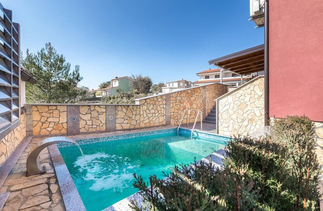 Stunning home in Barbariga with jacuzzi