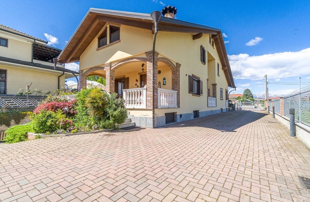 Stunning home in Bosconero with kitchen