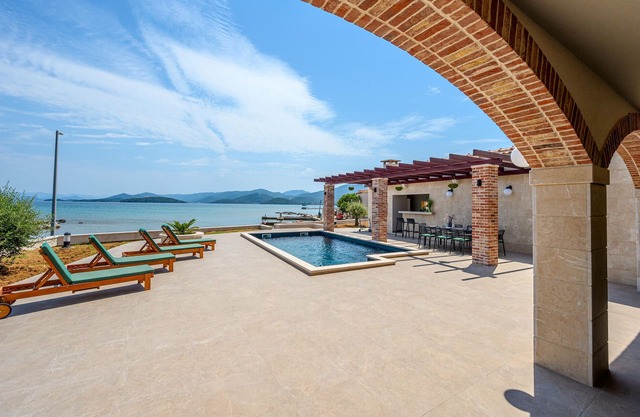 Stunning home in Drace