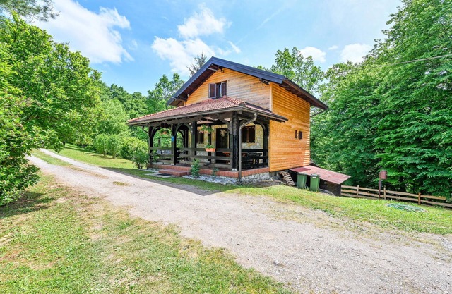 Stunning home in Gornje Stative