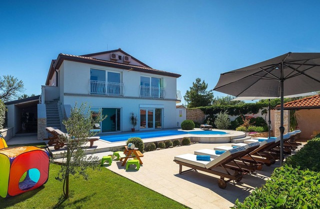 Stunning home in Kanfanar with sauna