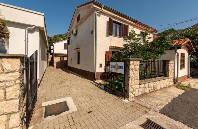 Stunning home in Karlobag with WiFi