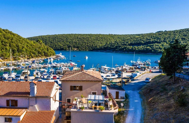 Stunning home in Krnica with kitchen