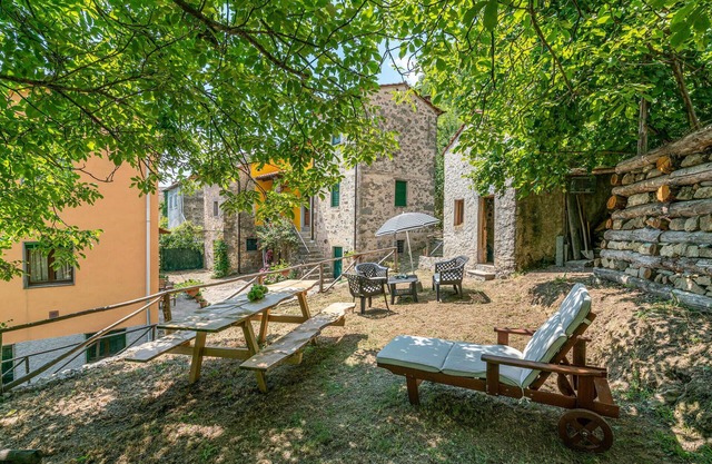 Stunning home in Longoio with kitchen