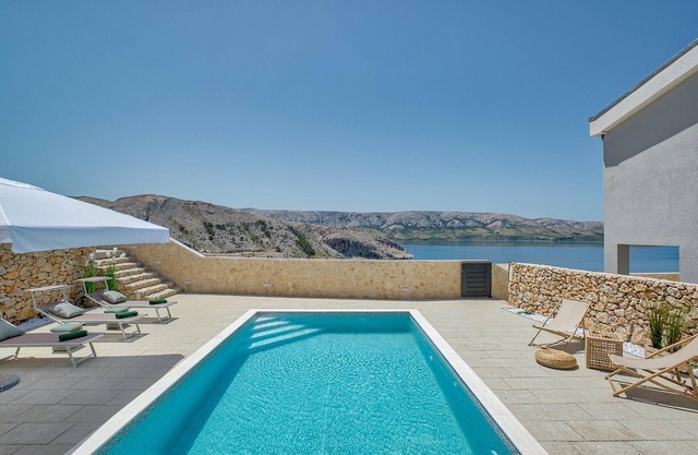 Stunning home in Metajna