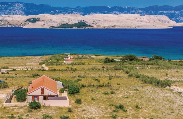 Stunning home in Pag with WiFi