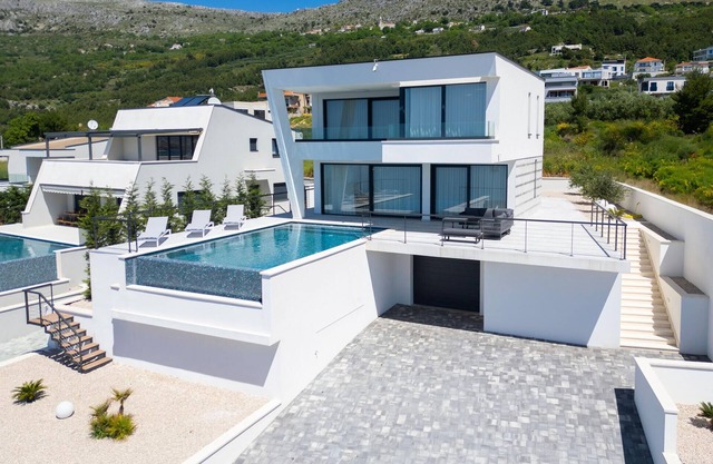 Stunning home in Podstrana