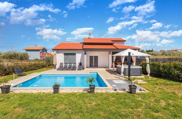 Stunning home in Pula