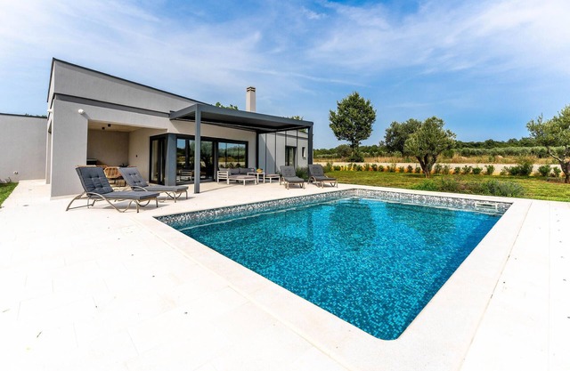 Stunning home in Pula