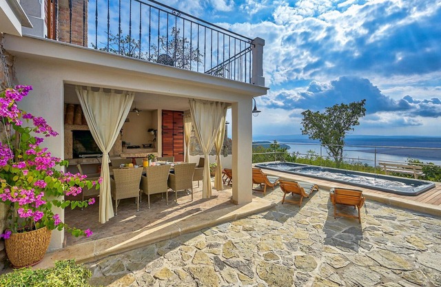 Stunning home in Smrika