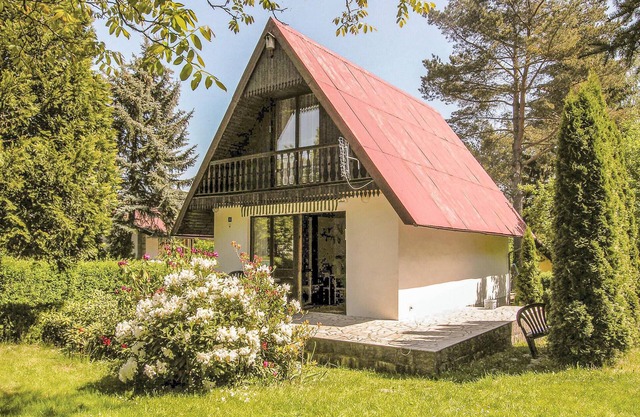 Stunning home in Sobótka with kitchen