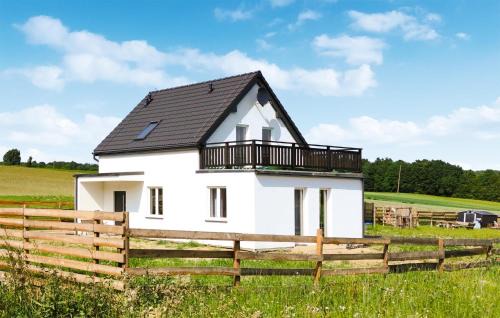 Stunning Home In Sucha Huta With Wifi