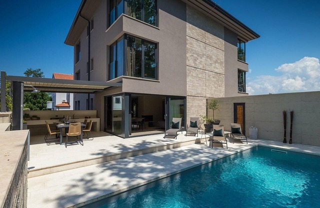 Stunning home in Umag