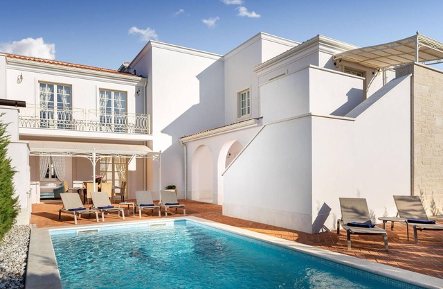 Stunning home in Vabriga with WiFi