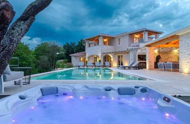 Stunning home in Visnjan with sauna