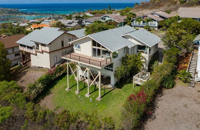 Stunning Home w/Ocean-Mountain Views in East Oahu Serene Family Vacation