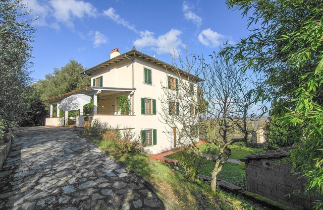 Stunning home in Castelvecchio di Comp.