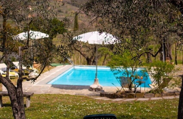 Stunning private villa with WIFI, A/C, private pool, TV and pets allowed, close to Arezzo