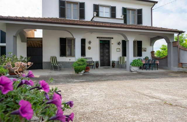 Stunning private villa for 6 people with terrace and pets allowed