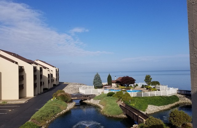 Stunning Lake Front Condo with Pool Hot Tub Tennis Court Completely Renovated