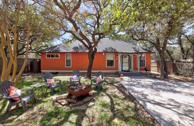 Stunning Lake Travis Retreat in Austin