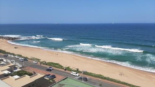 Stunning Luxury Penthouse at 30 Degrees, Umdloti Beachfront