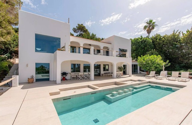 Stunning Luxury Villa - Best Views - 10 min from town