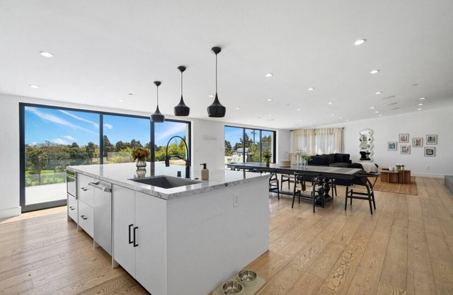 Stunning Modern 5BR Family Home w/Panoramic views of Penmar Golf, Pet Friendly!
