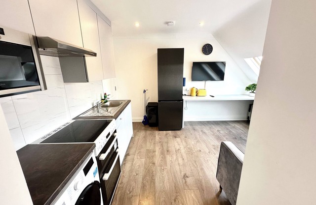 Stunning Modern, Private Apartment, 15 Mins To Central London