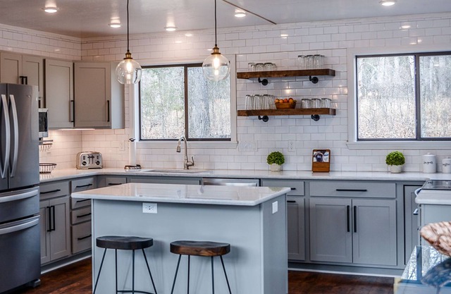 Stunning NEW build, waterfront, pet-friendly (Innsbrook resort - Innsbrook, MO)