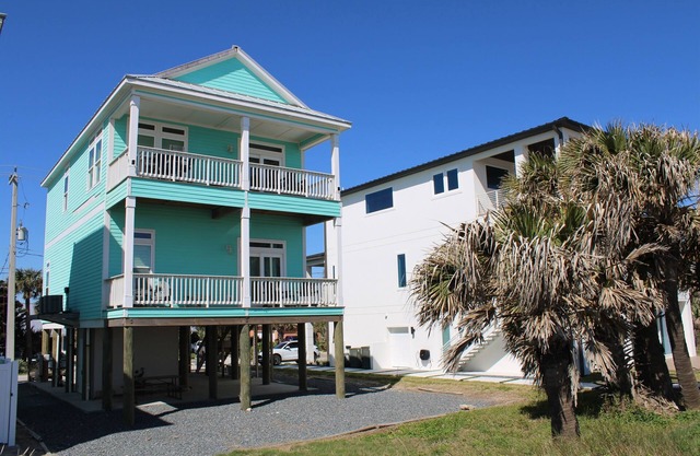 Stunning Ocean Views, Sleeps 10, New Build, Beach!