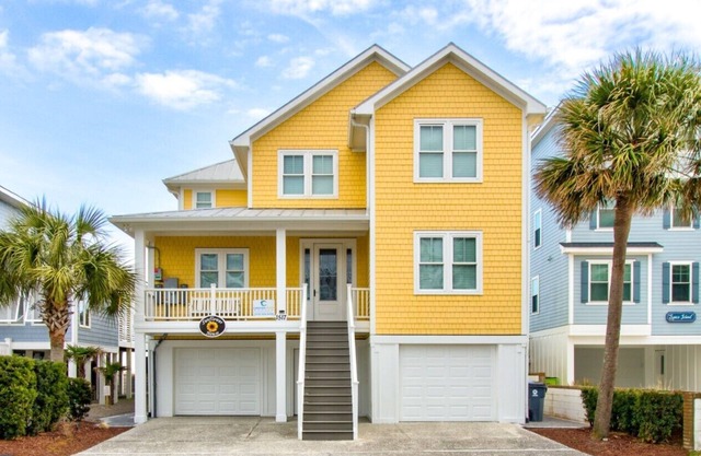 ☀️Stunning Oceanfront Views-Pool-Beach Access-Sunflower House☀️