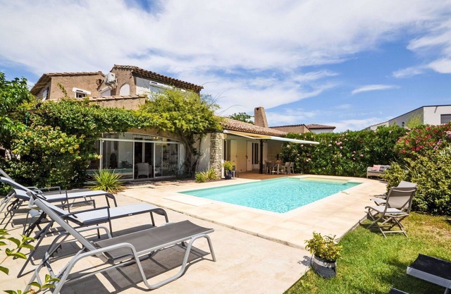 Stunning private villa for 6 guests with private pool, WIFI, A/C, TV and terrace