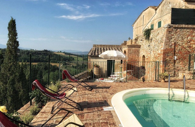 Stunning private villa with private pool, A/C, WIFI, TV, patio, panoramic view, close to Montalcino