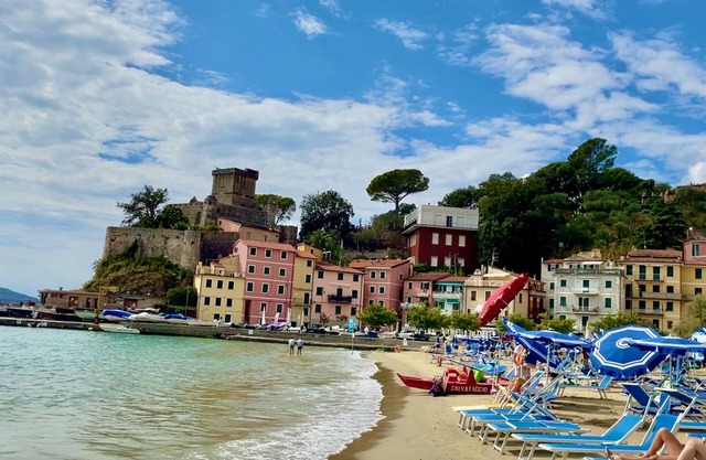 Stunning Panoramic Secluded Family Farmhouse Villa, Fenced Pool, Fast WIFI