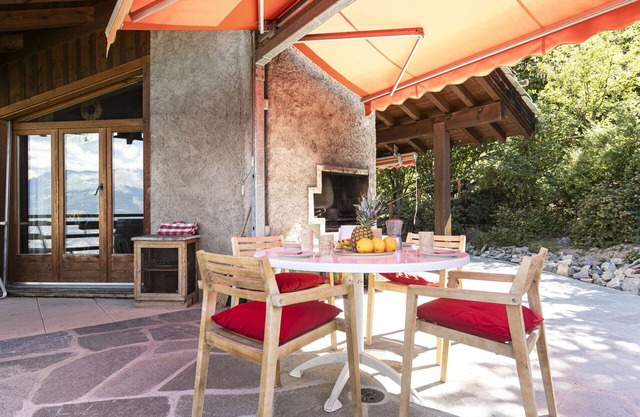 Stunning private villa with private pool, WIFI, TV, terrace, pets allowed and panoramic view