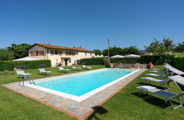 Stunning private villa for 11 people with private pool, WIFI, A/C, TV, panoramic view and parking