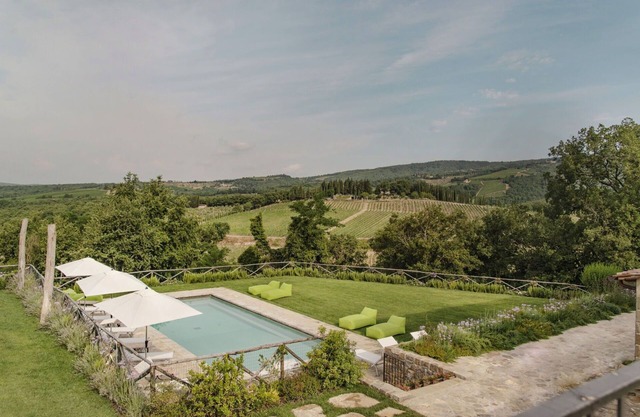 Stunning private villa for 12 people with A/C, WIFI, private pool, close to Greve In Chianti