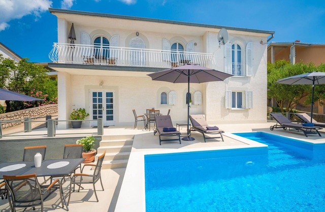 Stunning private villa for 10 guests with private pool, WIFI, A/C, TV and terrace